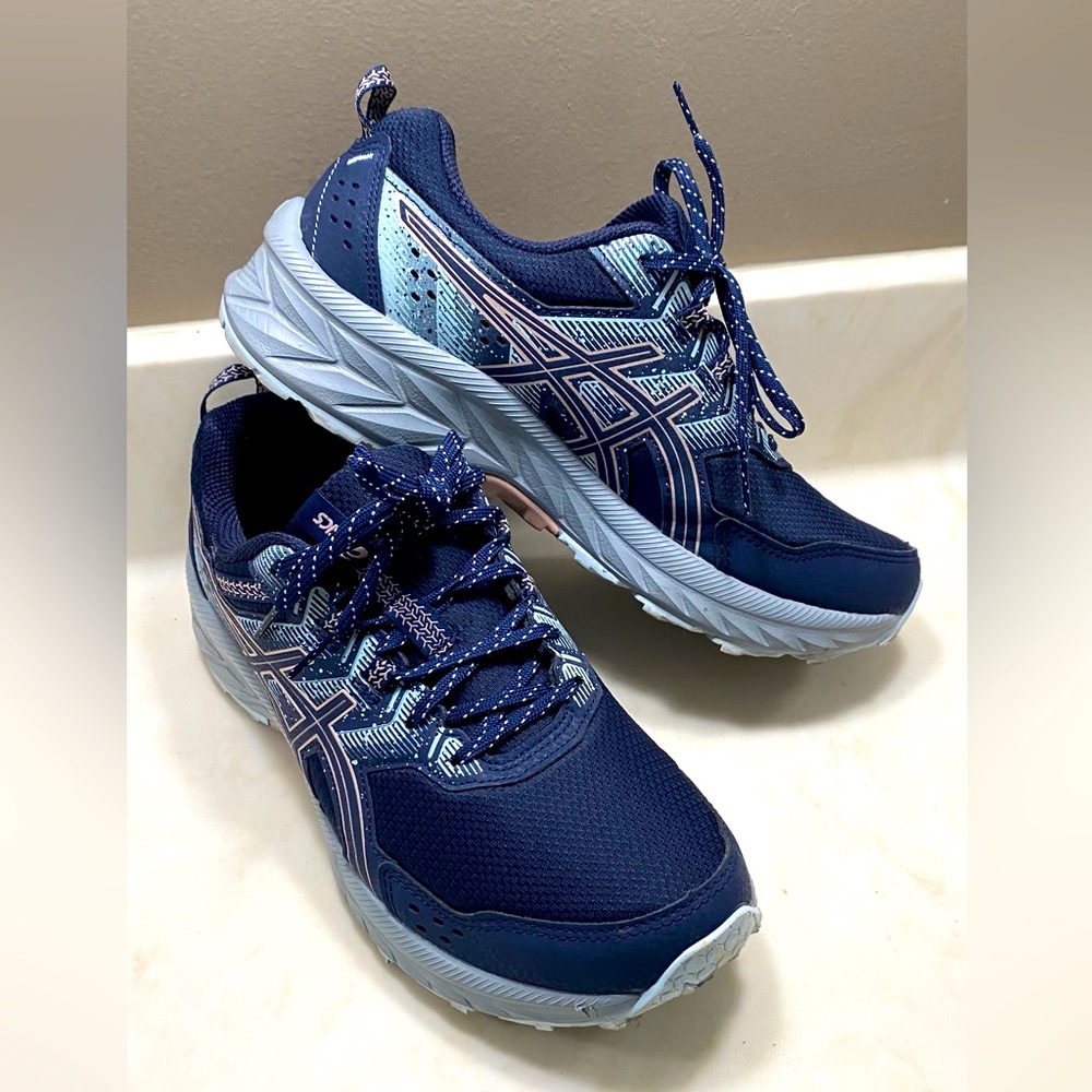 ASICS Women’s Navy Blue 9.5 Running Shoes